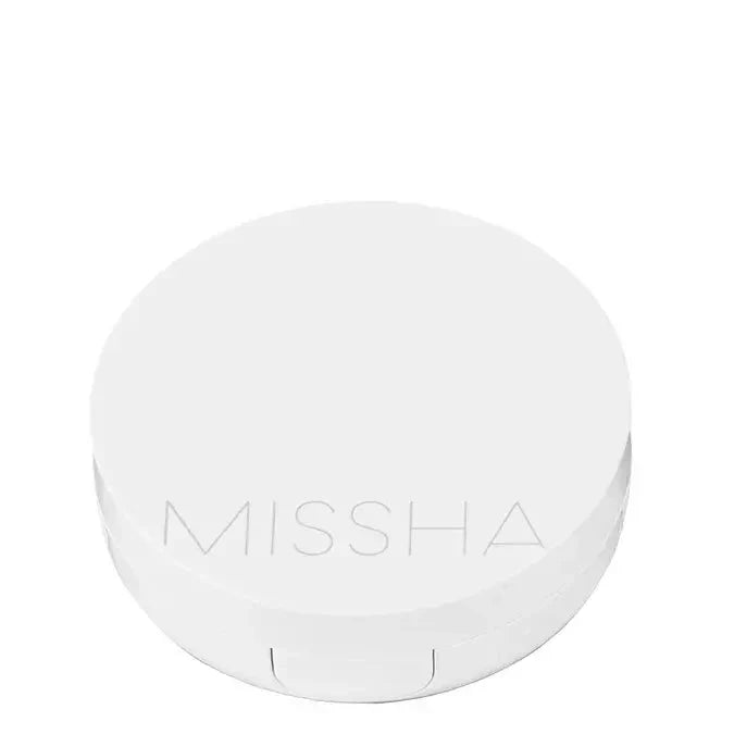 MISSHA Magic Cushion Moist Up SPF50+/PA+++ No.21 Light Beige compact, open with puff