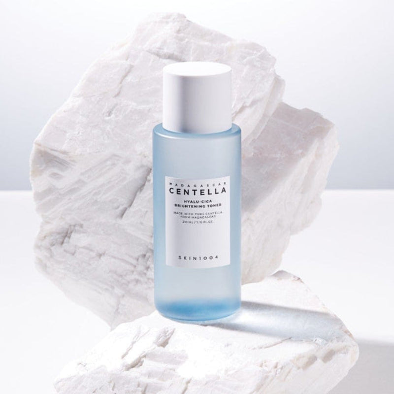 SKIN1004 Madagascar Centella Hyalu-Cica Brightening Toner 210ml - photo 2