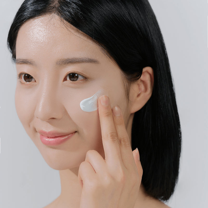 SKIN1004 Madagascar Centella Hyalu-Cica Water-Fit Sun Serum SPF50+ PA++++ - photo 5